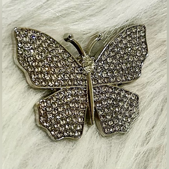 Sparkling Crystal silver Butterfly Brooch - Picture 1 of 3